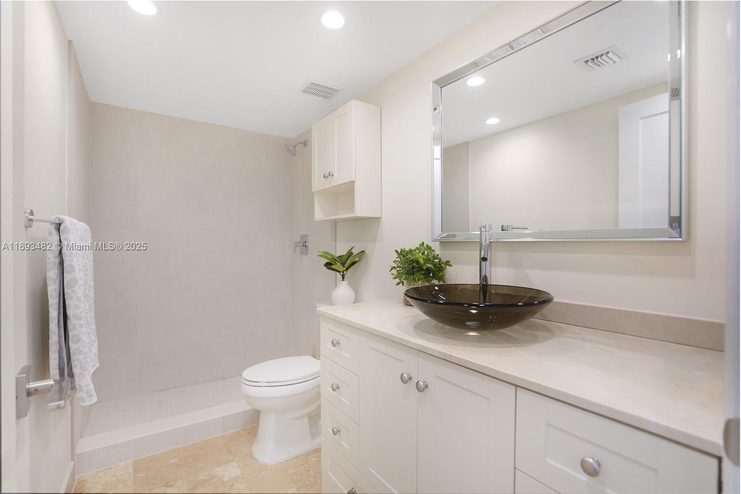 MARQUIS I OF CORAL WAY CO - Residential Lease