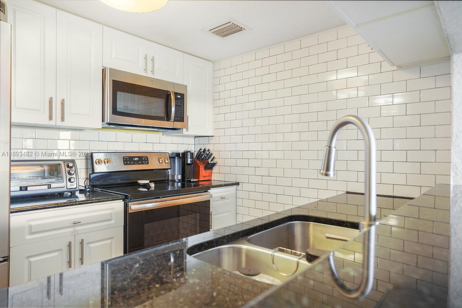 MARQUIS I OF CORAL WAY CO - Residential Lease