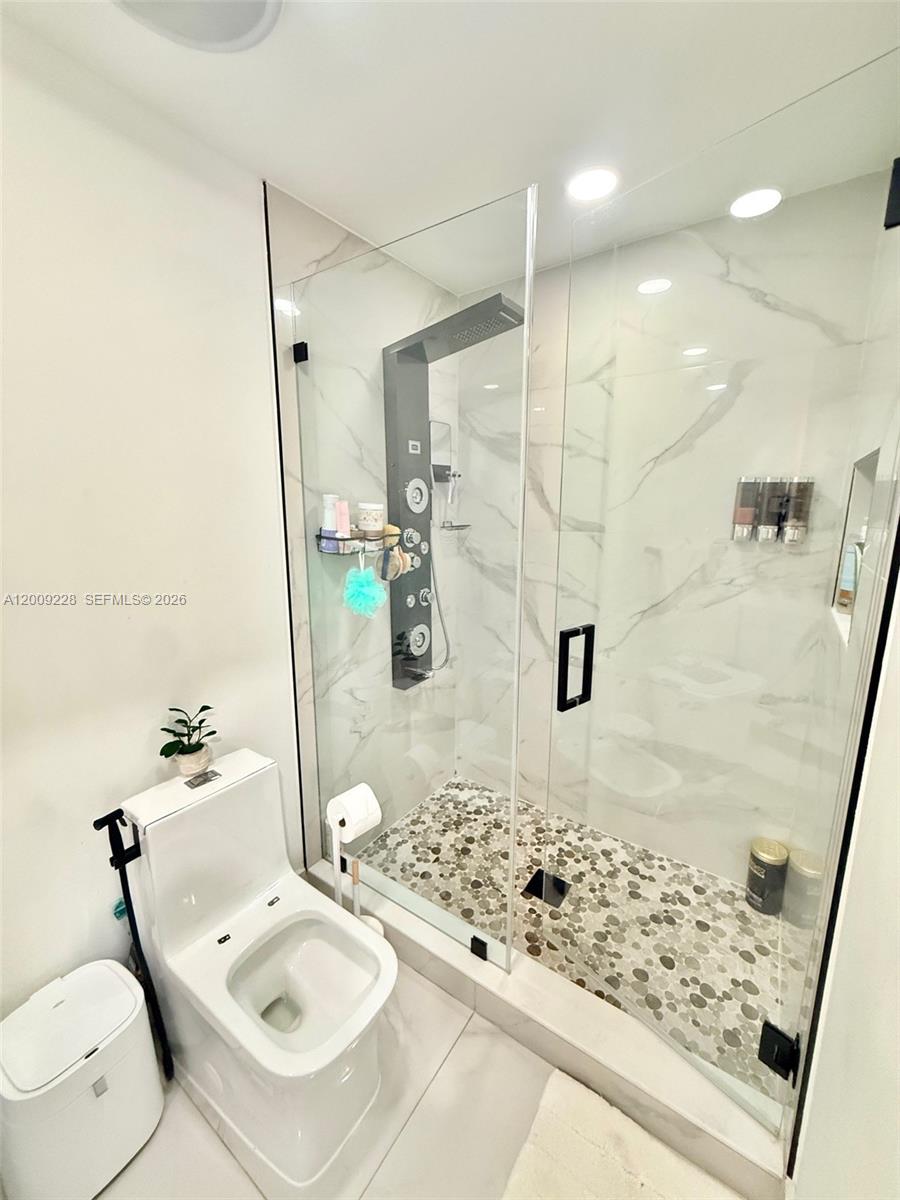 LAZARUS ON RICHMOND - Residential