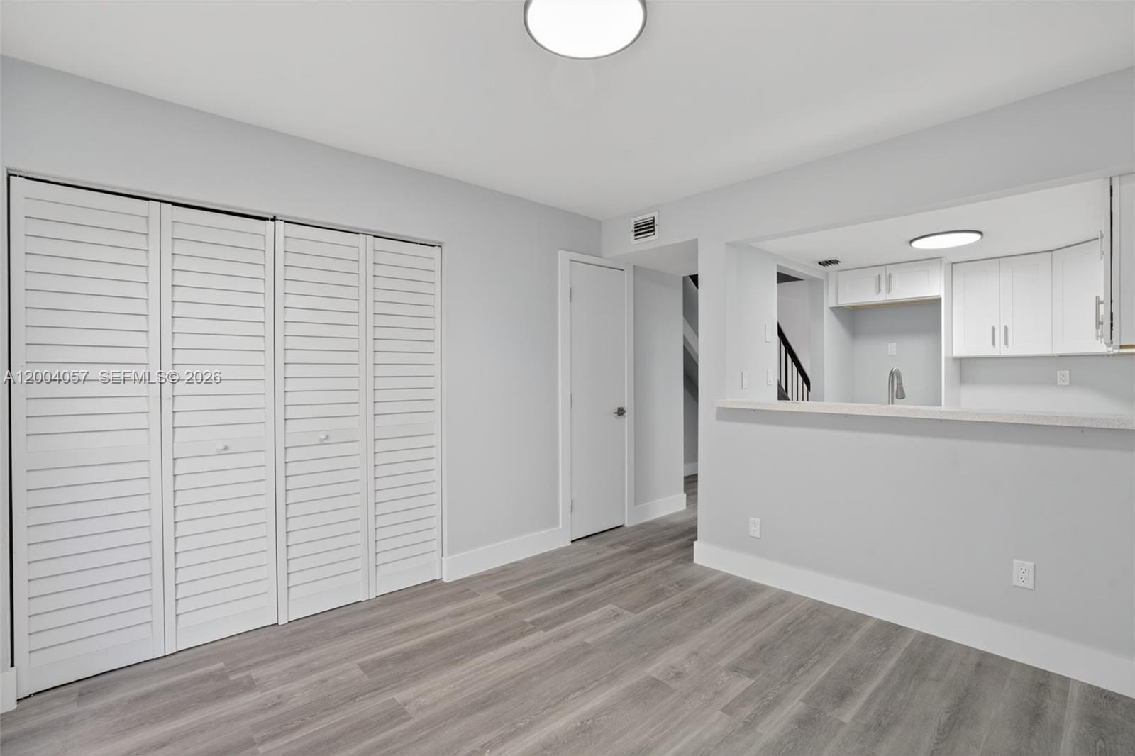 ANGELA CONDO - Residential