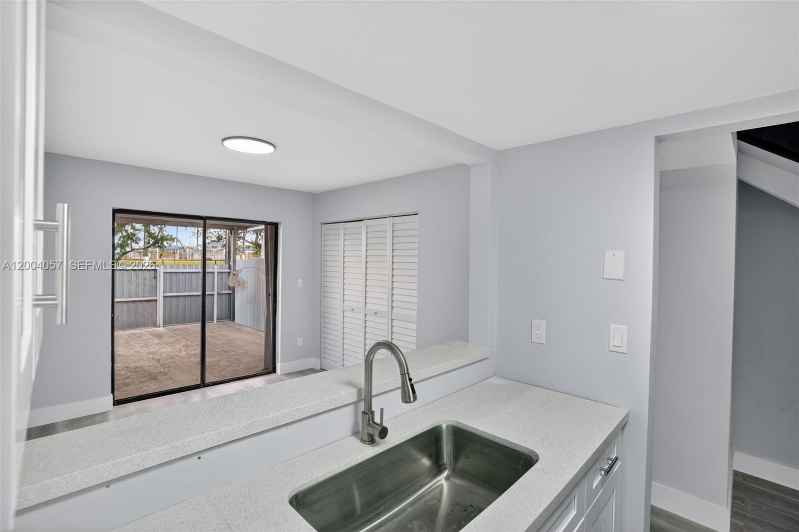 ANGELA CONDO - Residential