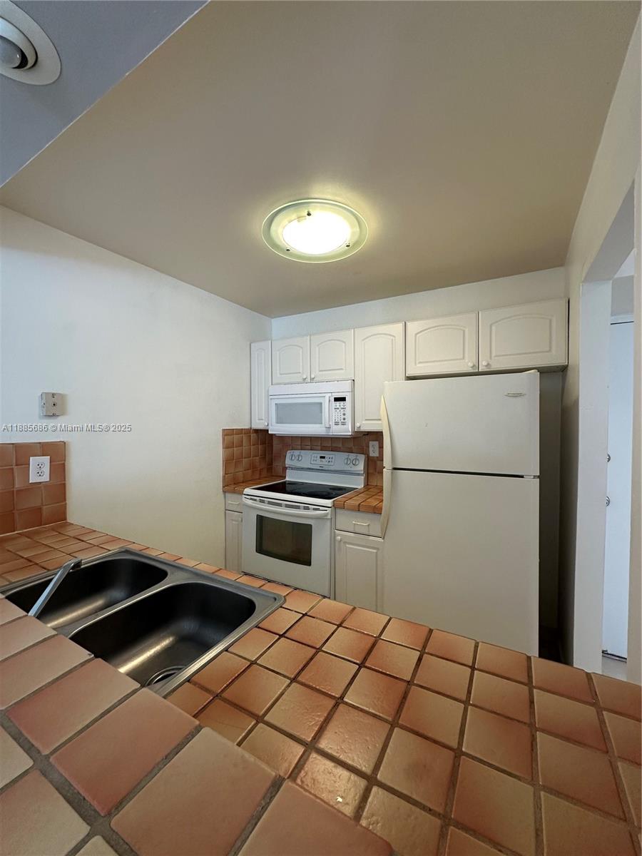 EL LAGO CONDO - Residential Lease