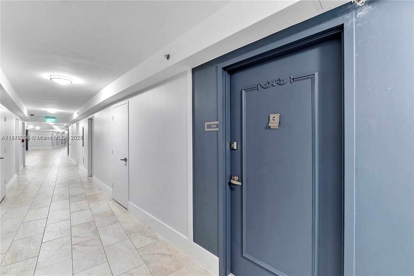6039 Collins Ave 828
