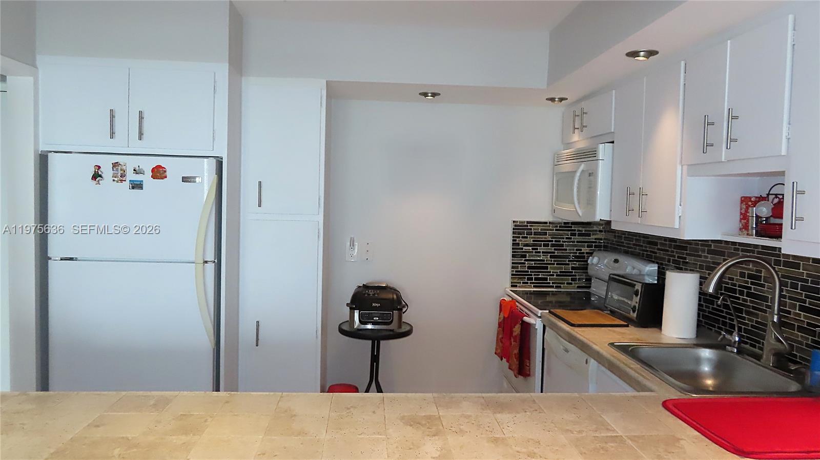 ARLEN BEACH CONDO - Residential Lease