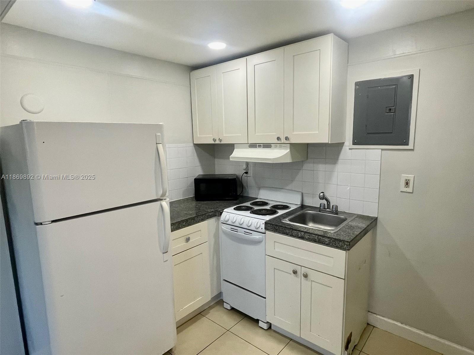 POMPANO ISLES SEC B - Residential Lease