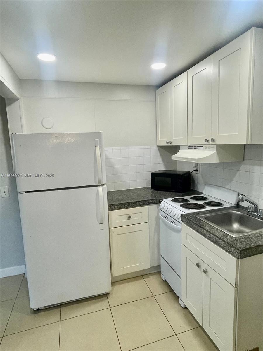 POMPANO ISLES SEC B - Residential Lease