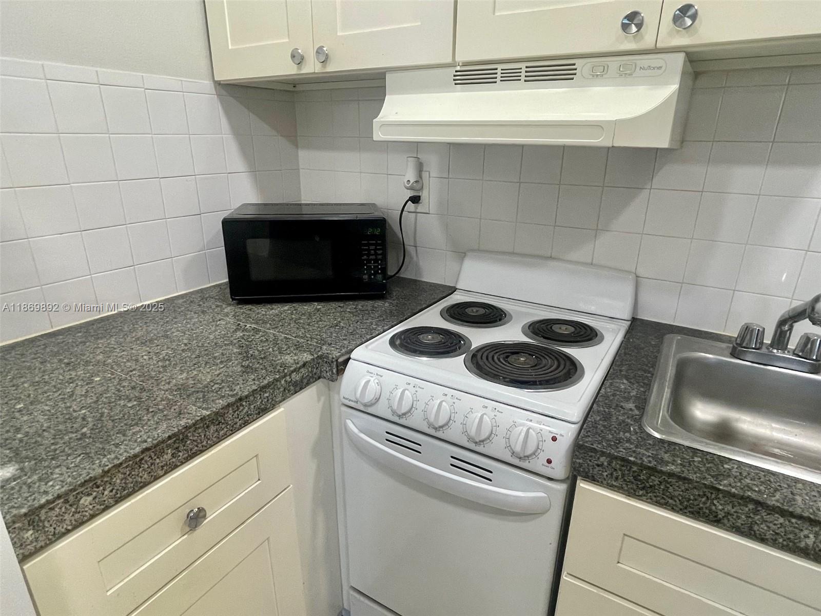 POMPANO ISLES SEC B - Residential Lease