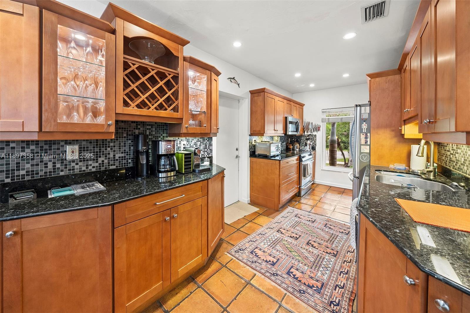 C G BISC BAY SEC 1 PL A - Residential Lease