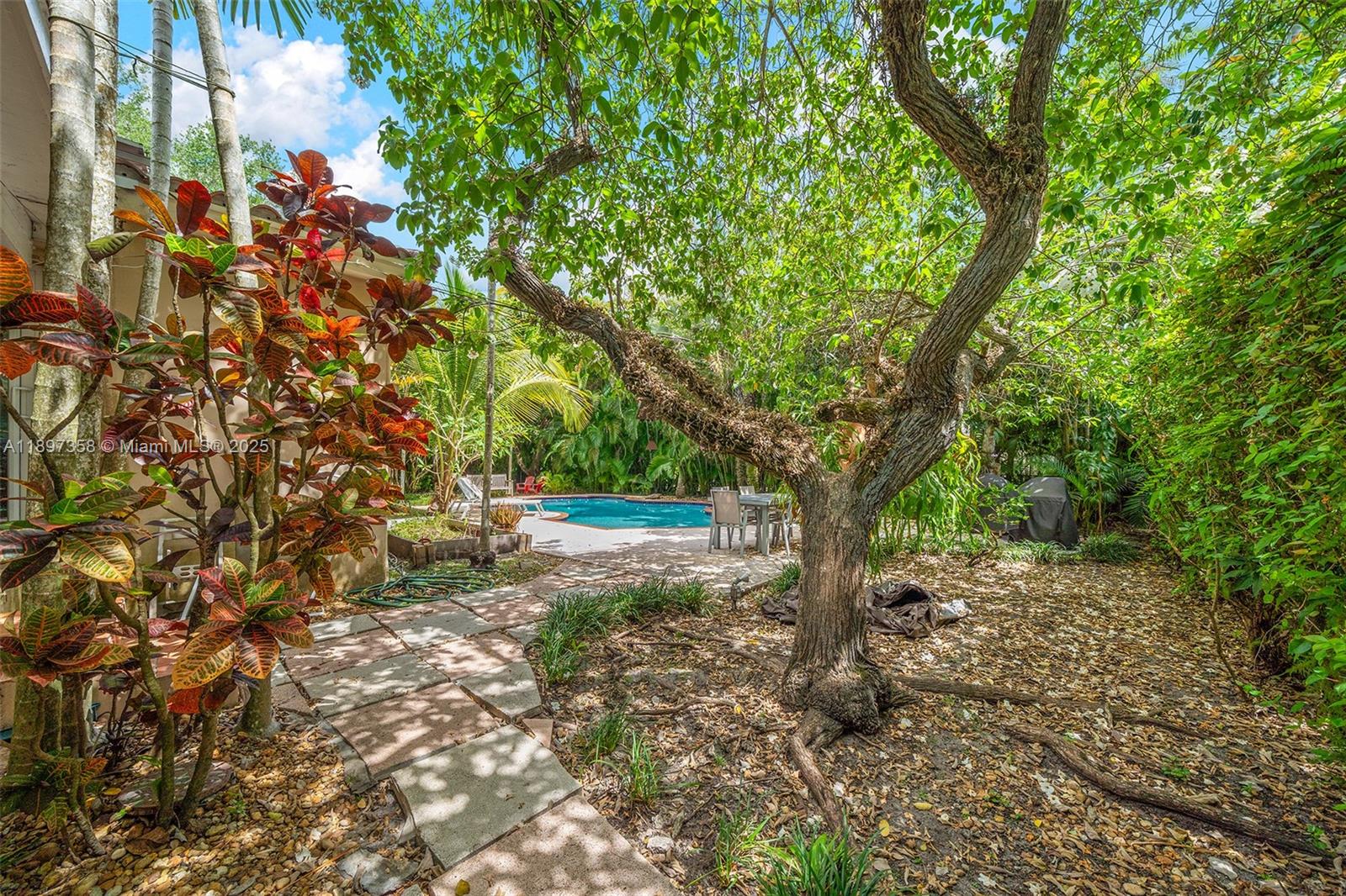 C G BISC BAY SEC 1 PL A - Residential Lease