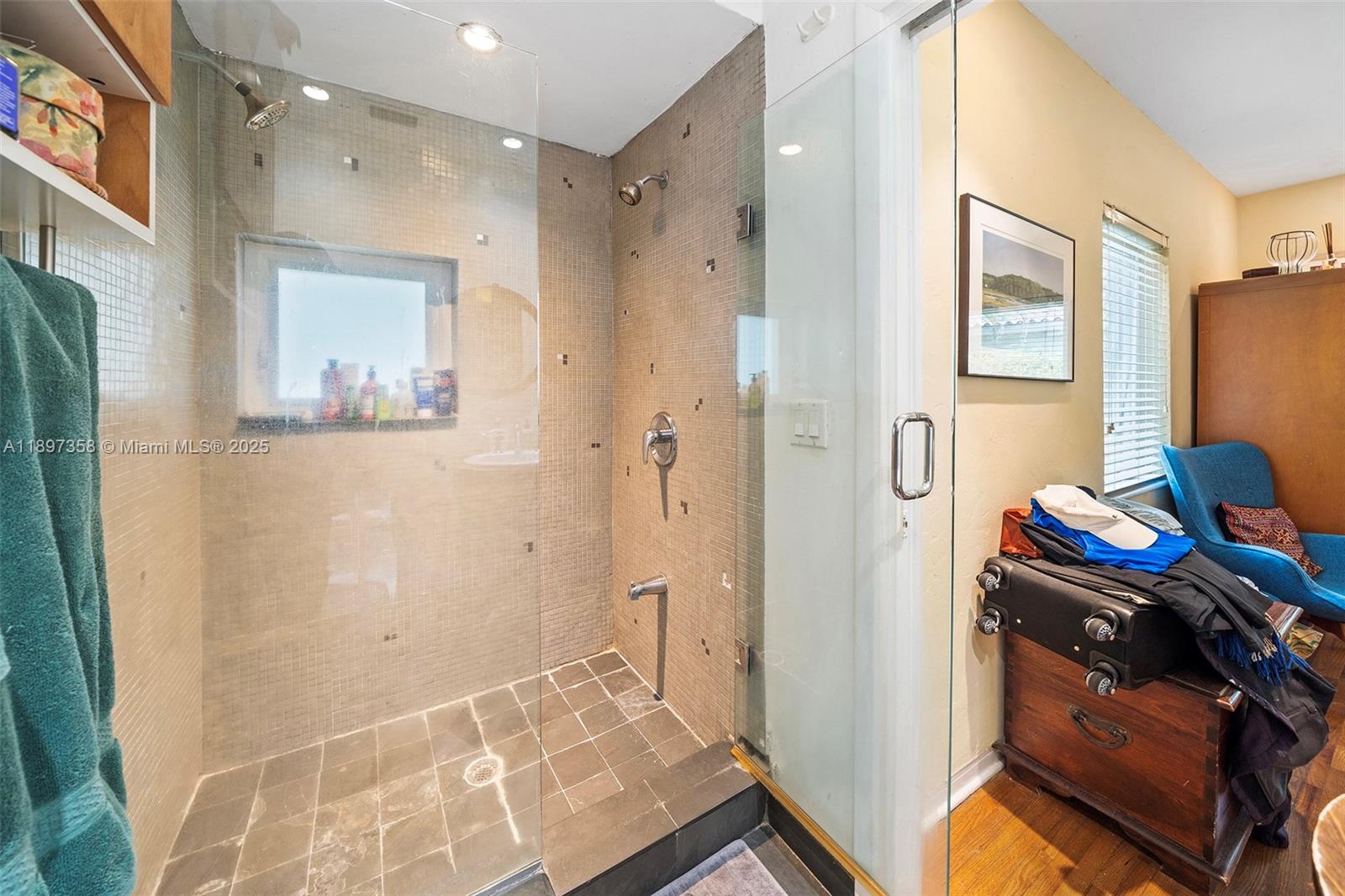 C G BISC BAY SEC 1 PL A - Residential Lease