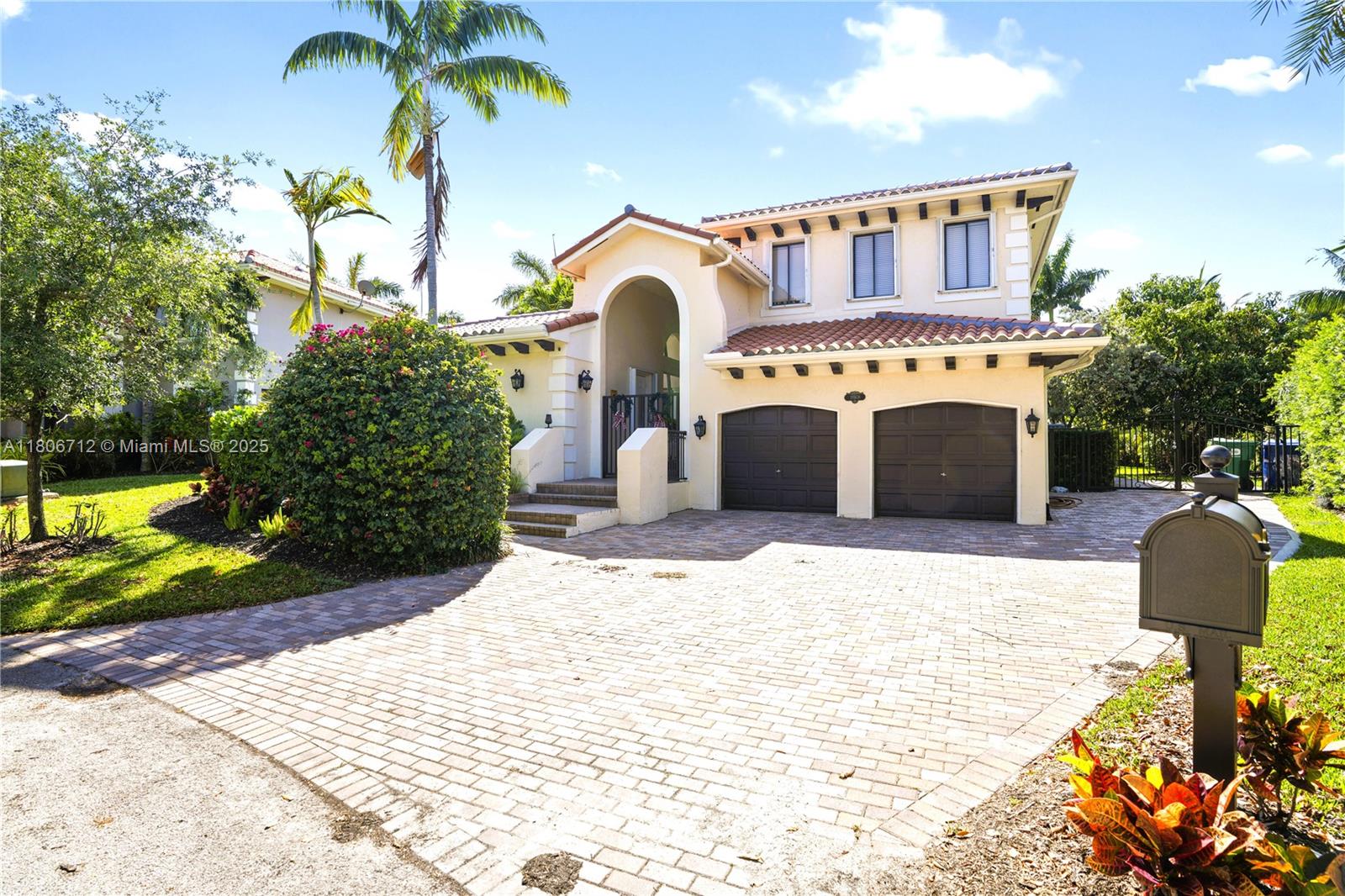 Rental Property at 18906 Sw 76th Ave, Cutler Bay, Miami-Dade County, Florida - Bedrooms: 5 
Bathrooms: 6  - $6,500 MO.