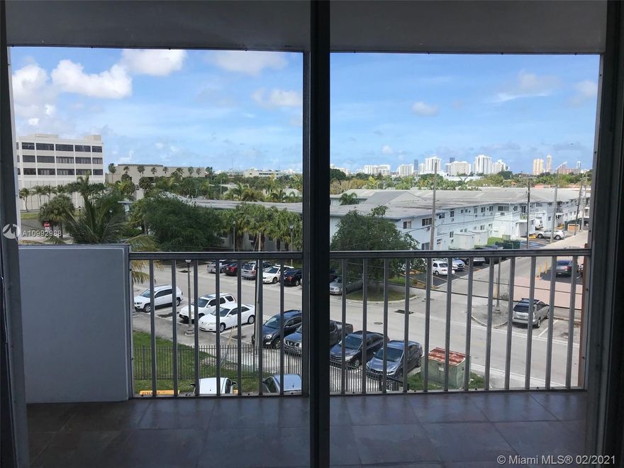 Great location, 1 bed/1.5 bath condo in a very desirable neighborhood. Close to Aventura Mall, Walmart, Biscayne blvd. Lots of stores and restaurants within walk distance. This condo is big and very neat. Easy access to major highways. Brand new AC. Large balcony and walking closet.