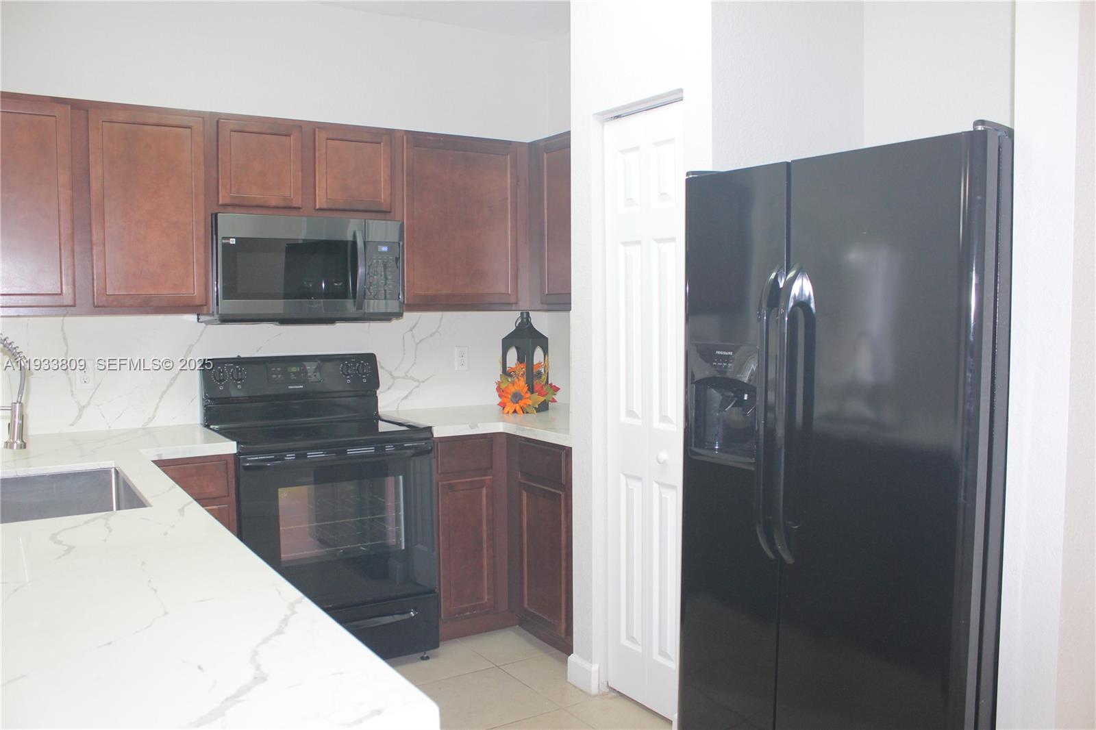 UNITED HOMES AT BELLA VIS - Residential Lease