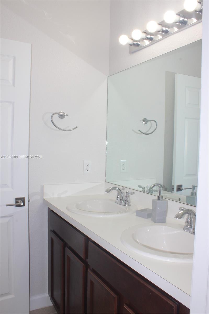 UNITED HOMES AT BELLA VIS - Residential Lease