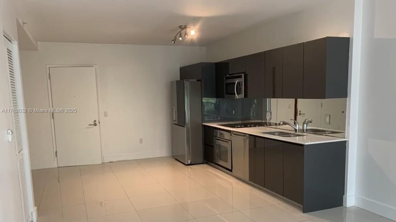 31 SE 6th St 604