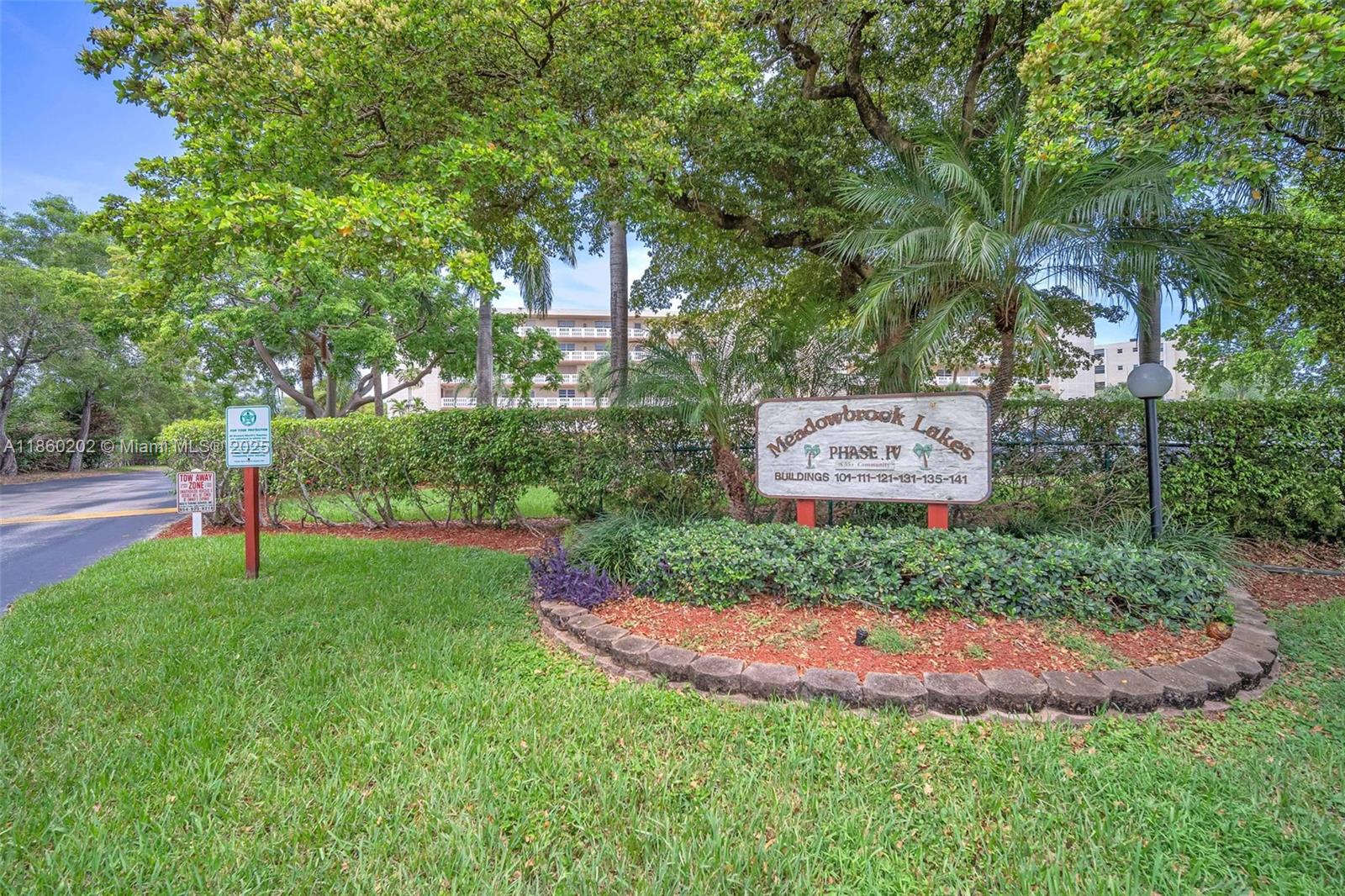 MEADOWBROOK LAKES VIEW CO - Residential