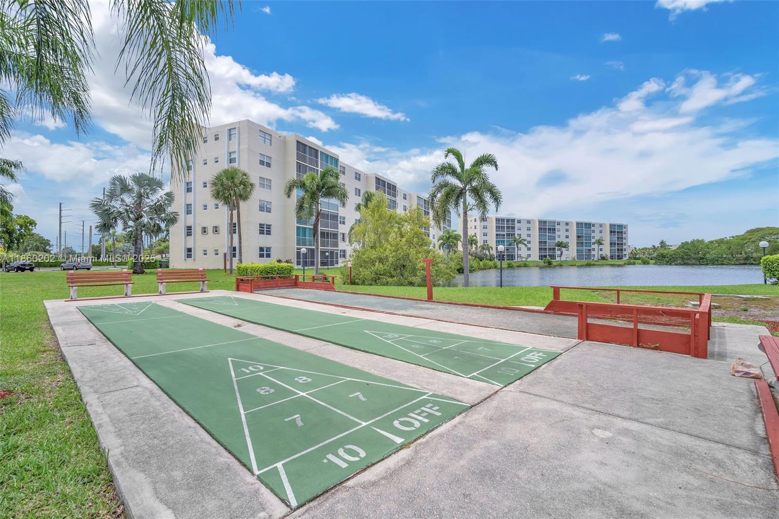 MEADOWBROOK LAKES VIEW CO - Residential