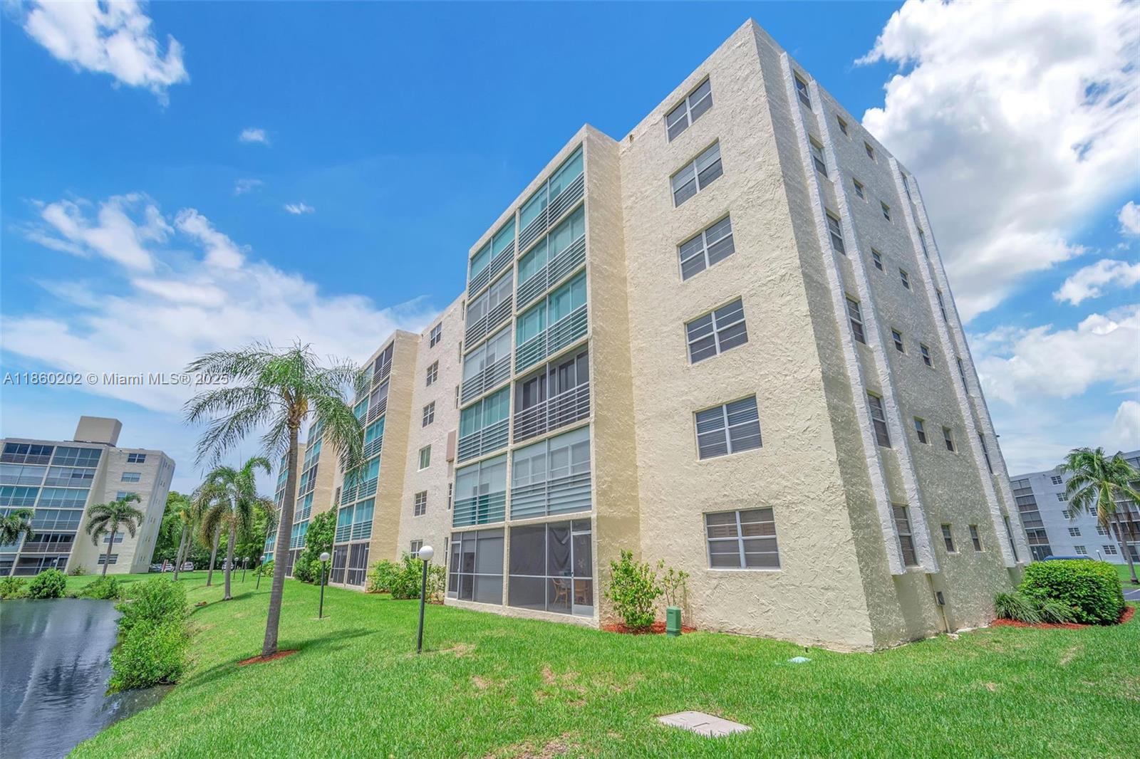MEADOWBROOK LAKES VIEW CO - Residential