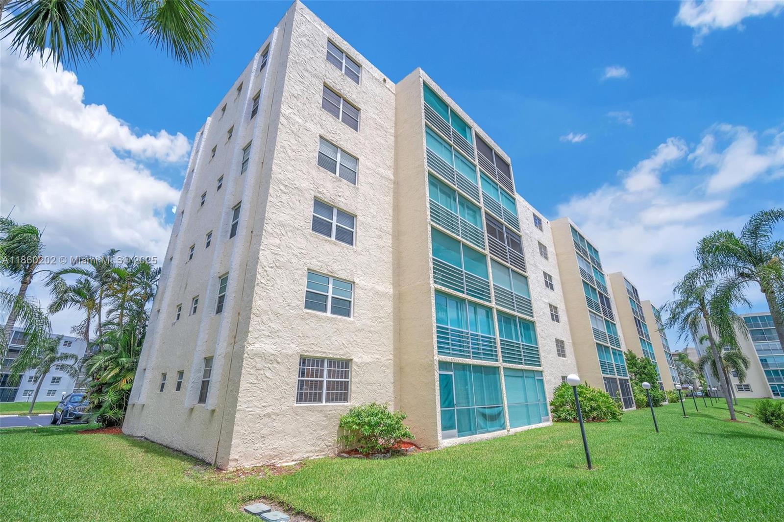 MEADOWBROOK LAKES VIEW CO - Residential