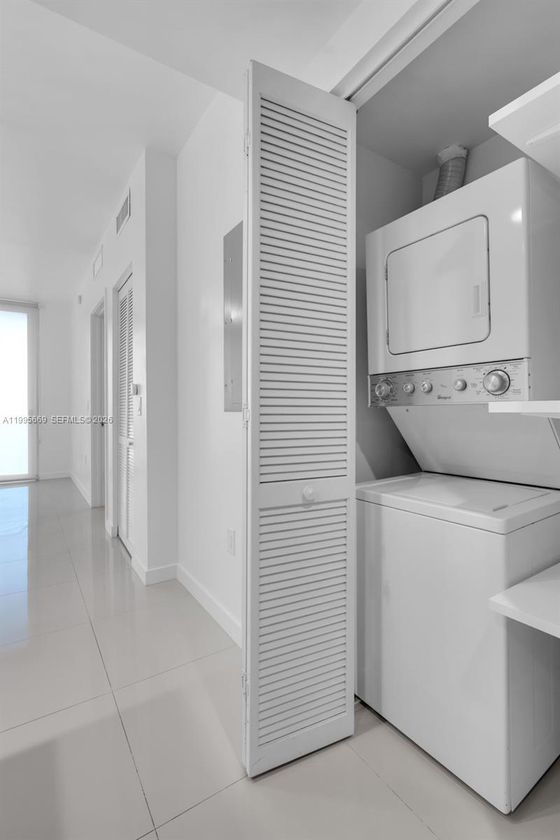 MIDTOWN AT DORAL - Residential Lease