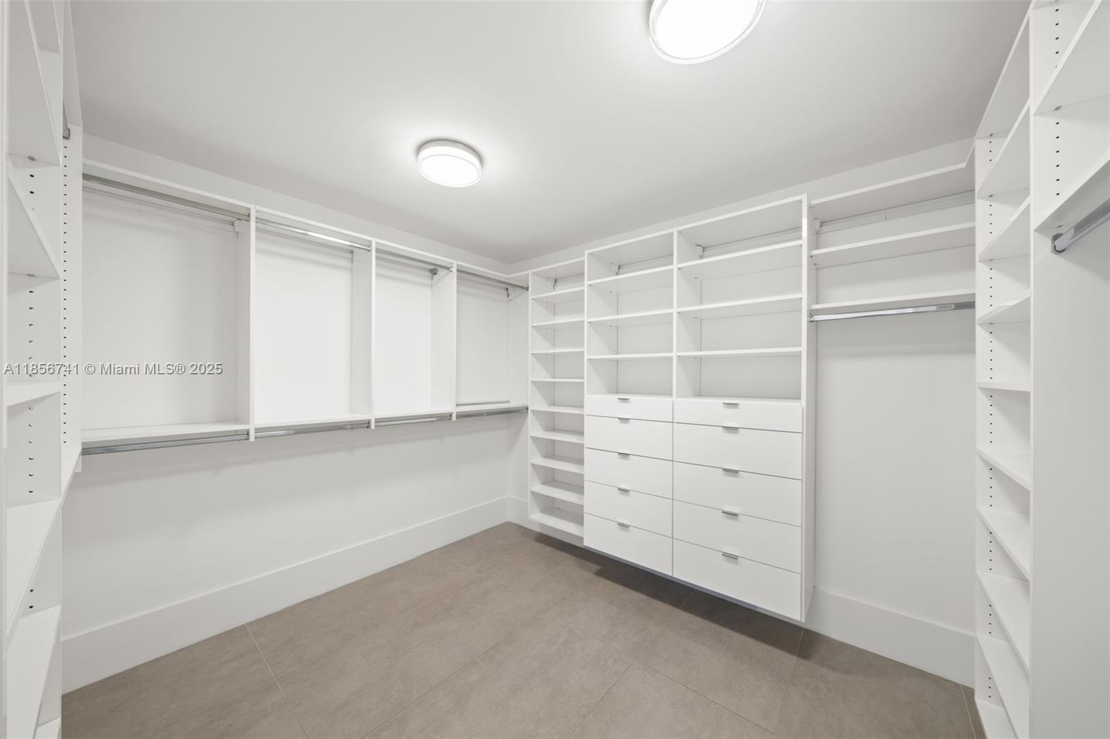 PARQUE TOWERS CONDO - Residential