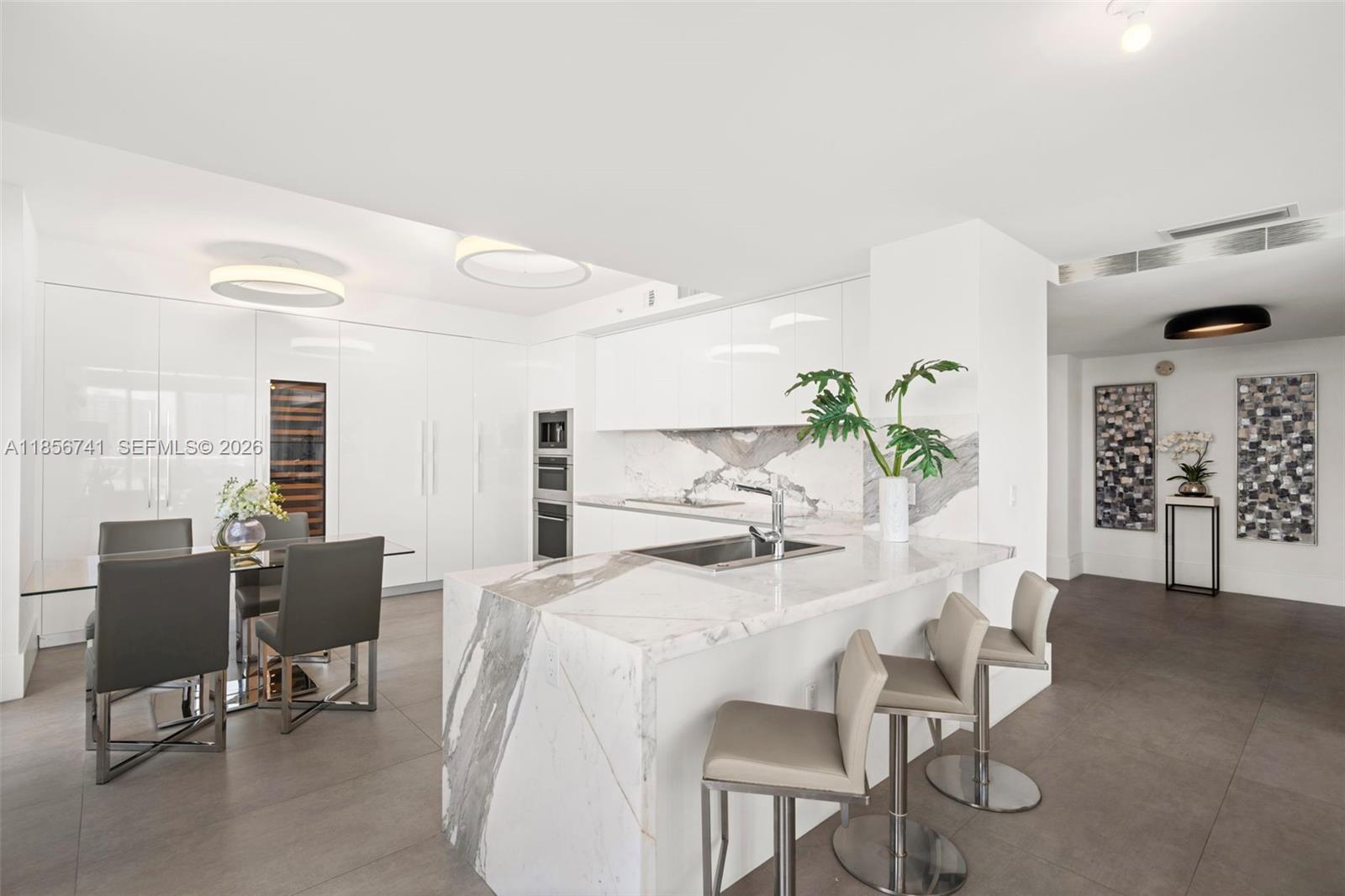 PARQUE TOWERS CONDO - Residential