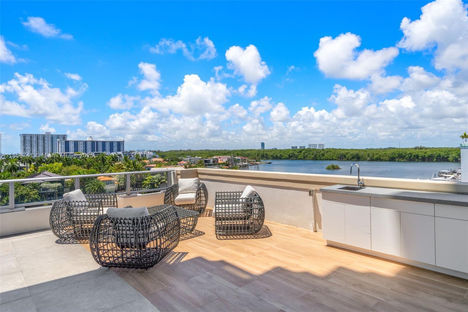 PARQUE TOWERS CONDO - Residential