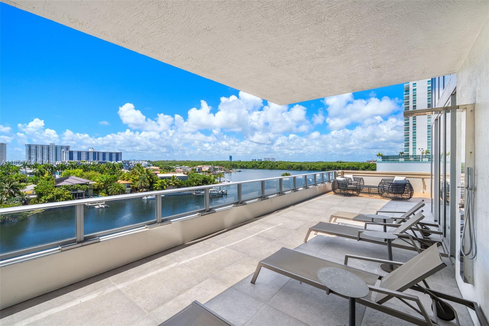 PARQUE TOWERS CONDO - Residential