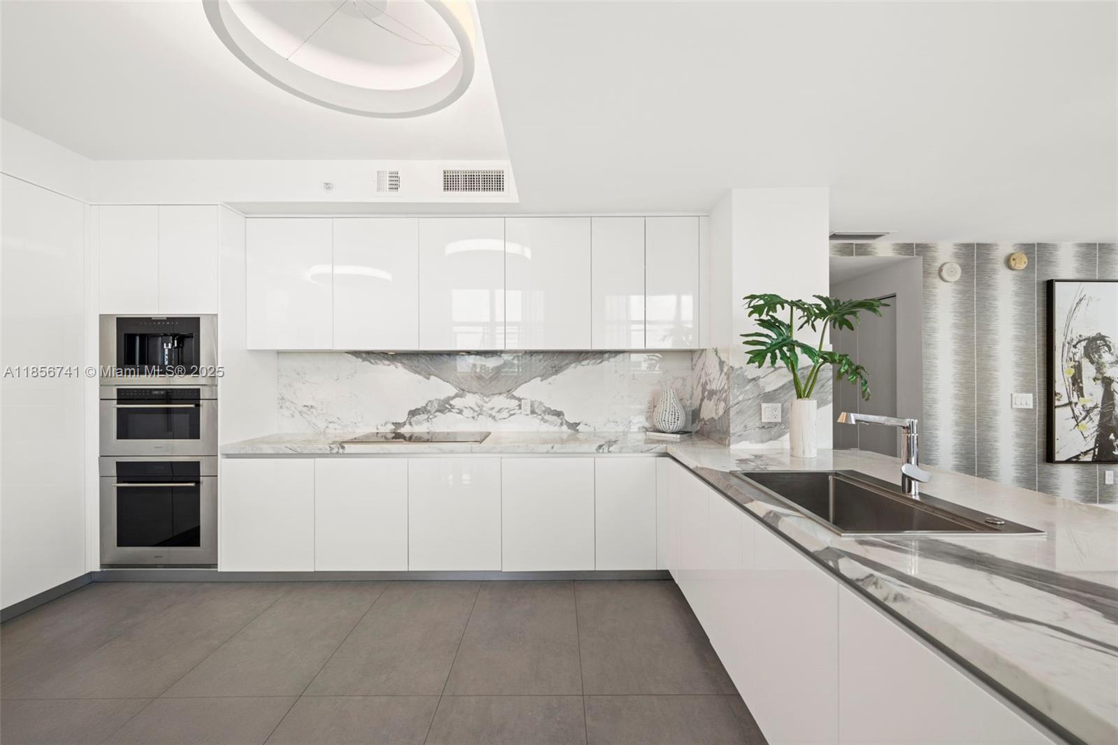 PARQUE TOWERS CONDO - Residential