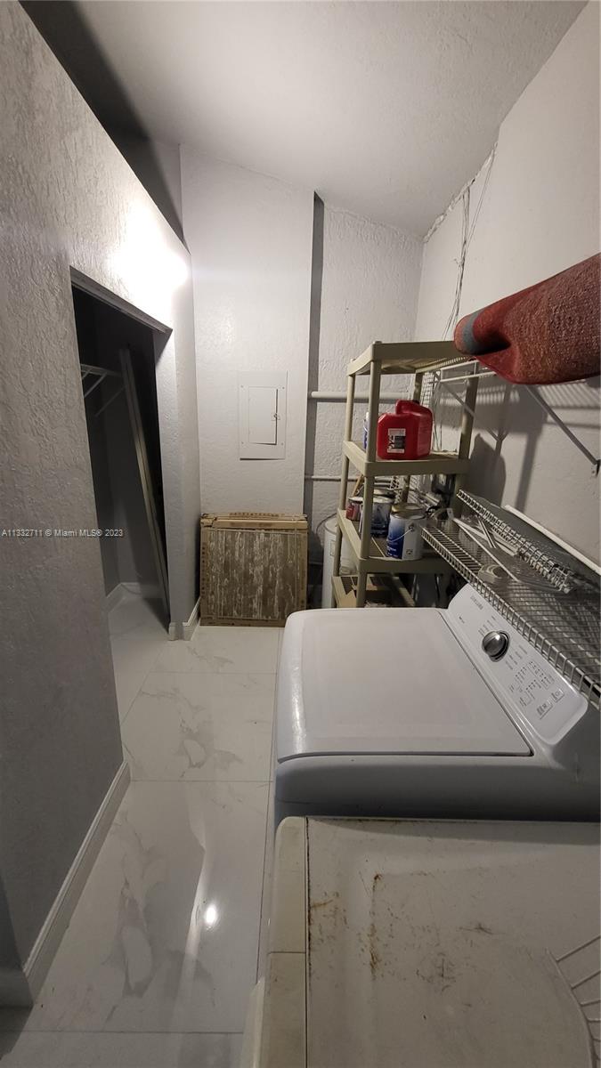 OAK RANCH MANOR CORR PL O - Residential