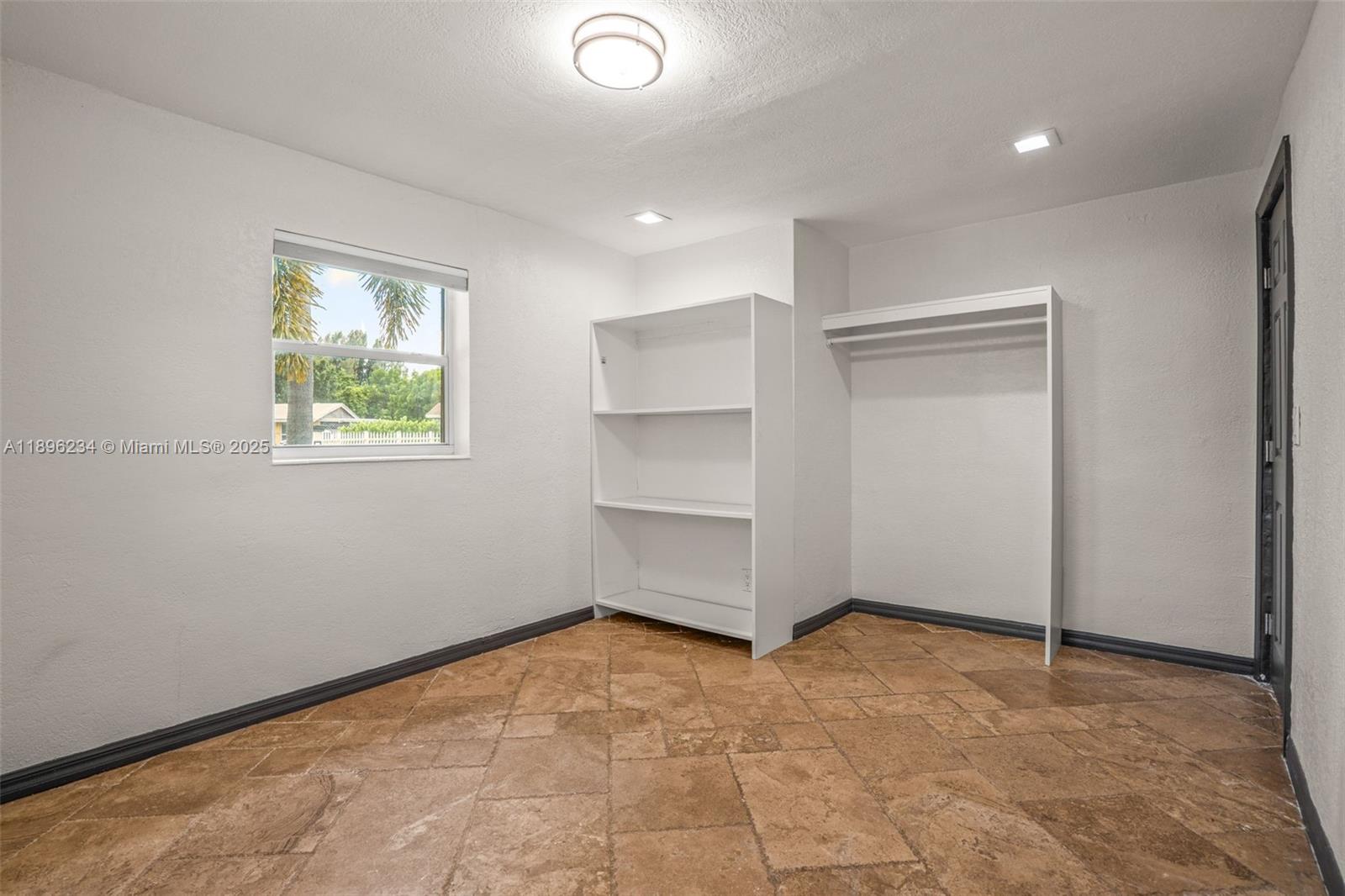 PLAYLAND ISLES - Residential