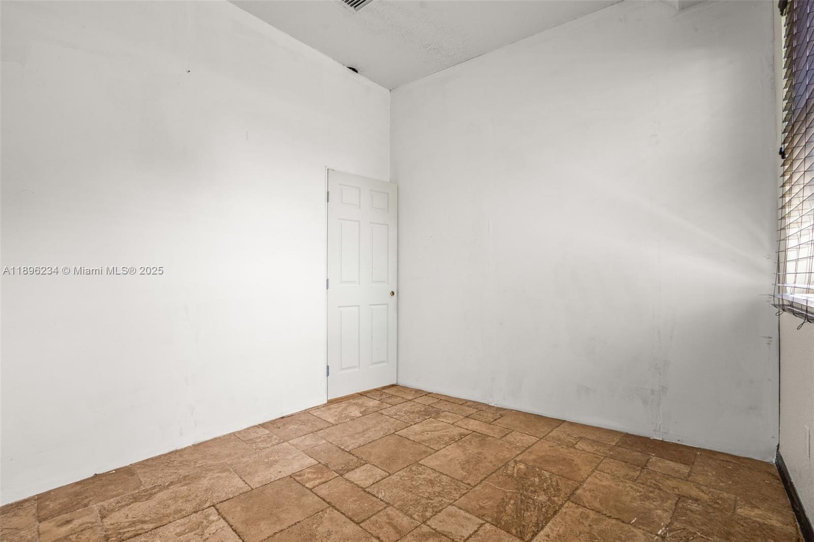 PLAYLAND ISLES - Residential