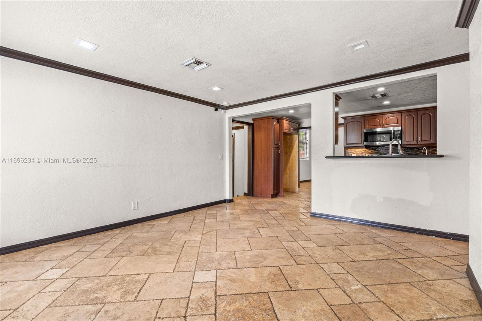 PLAYLAND ISLES - Residential