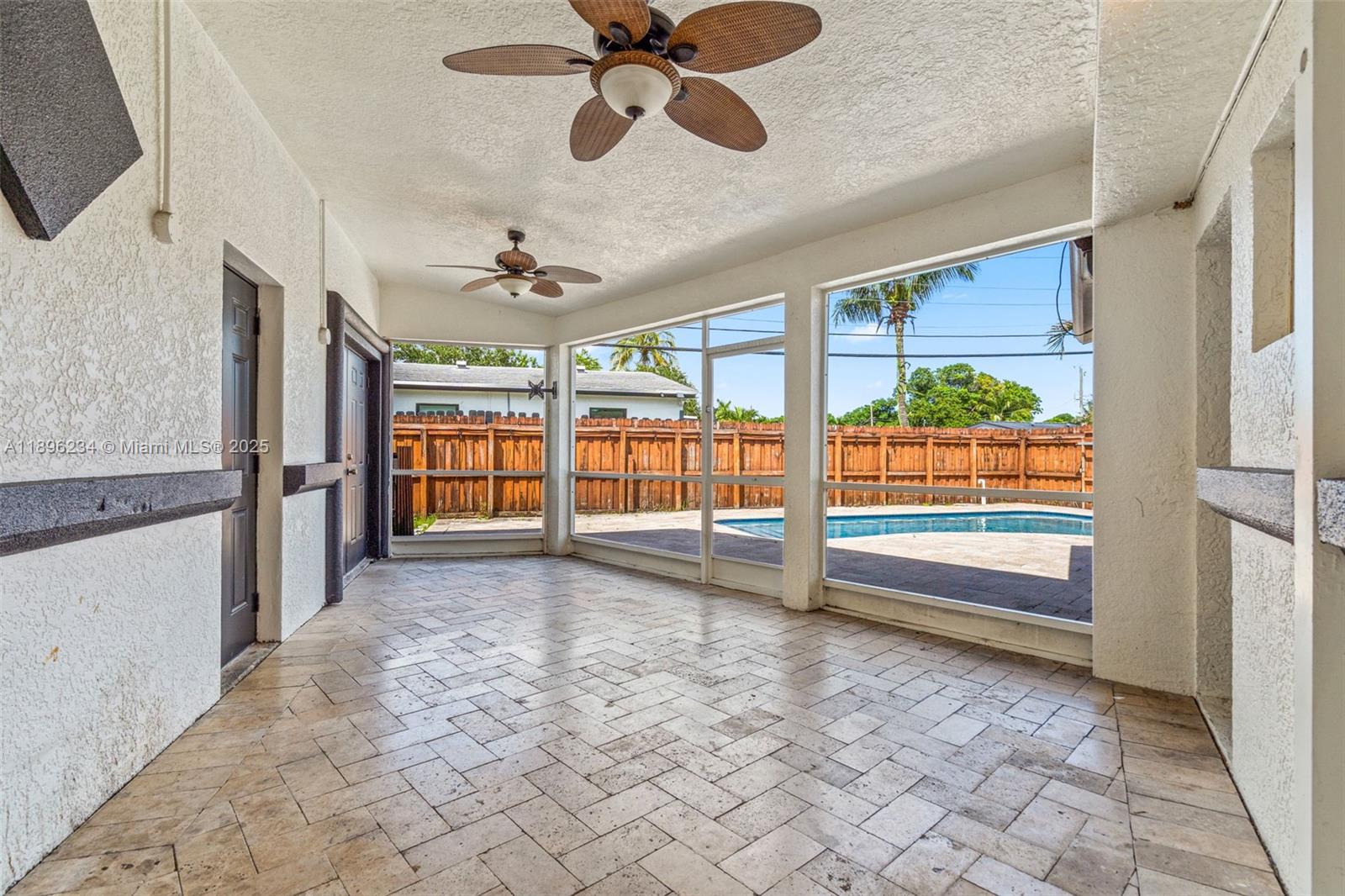 PLAYLAND ISLES - Residential