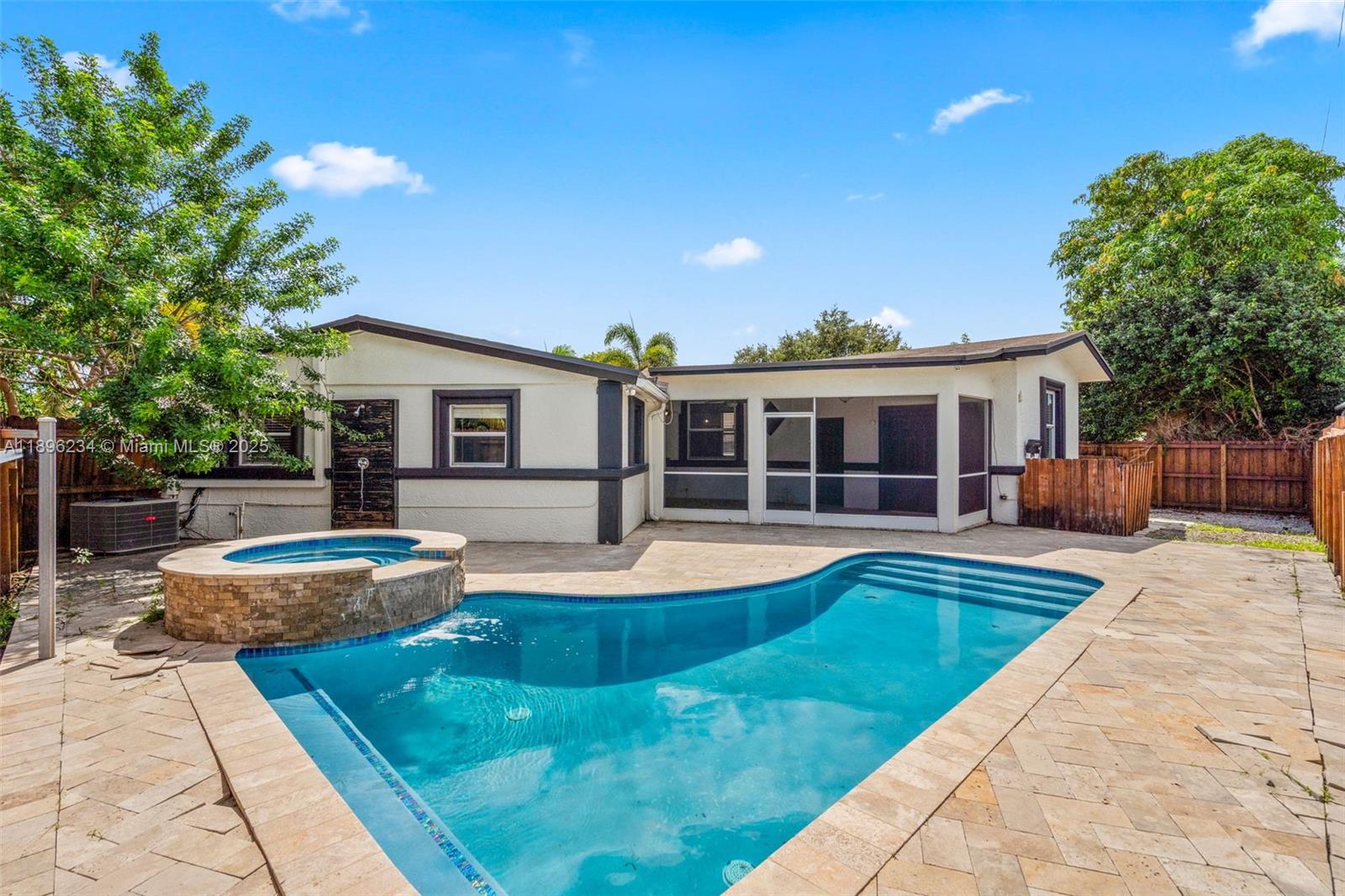 PLAYLAND ISLES - Residential