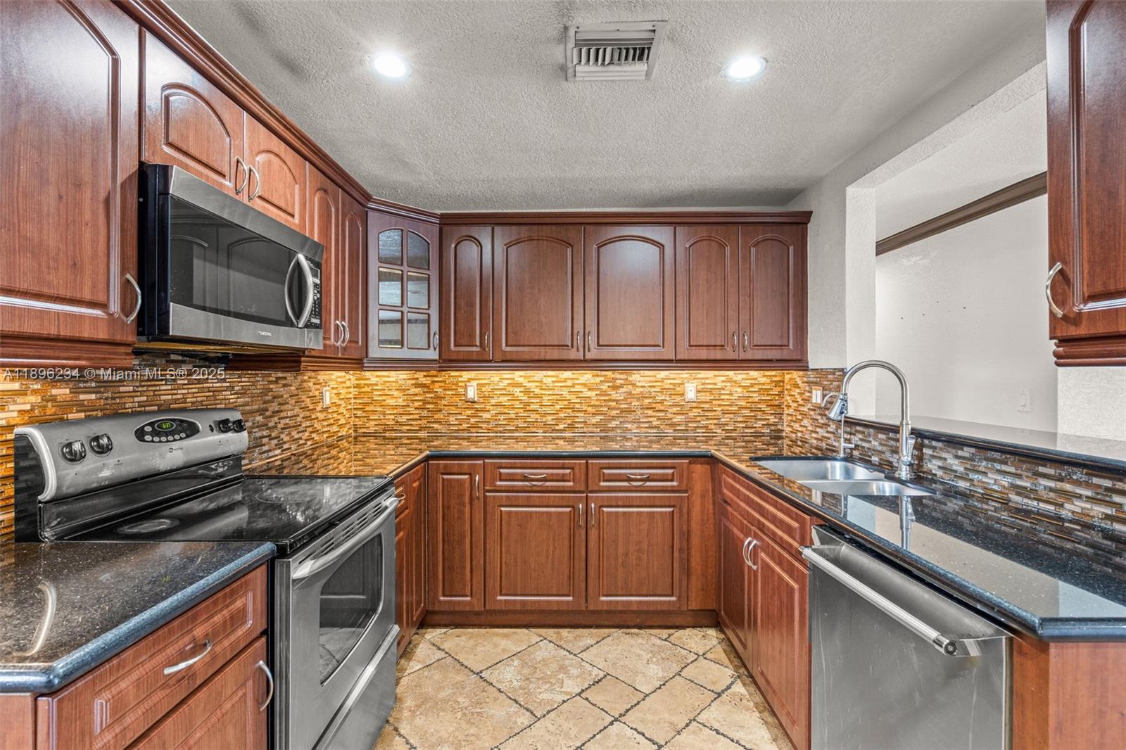 PLAYLAND ISLES - Residential