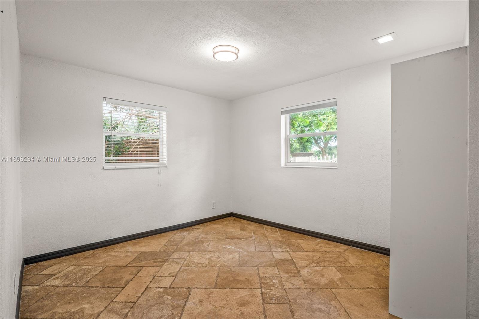 PLAYLAND ISLES - Residential