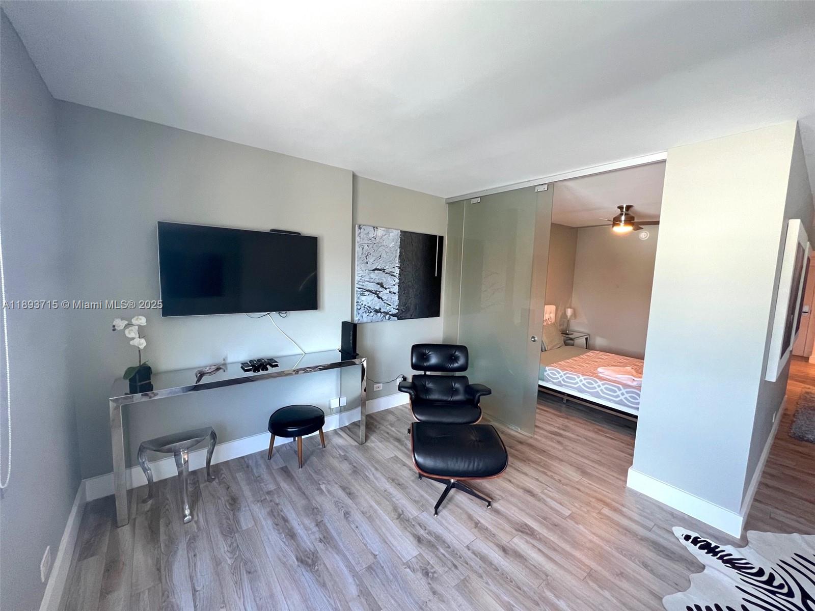 RONEY PALACE CONDO - Residential Lease