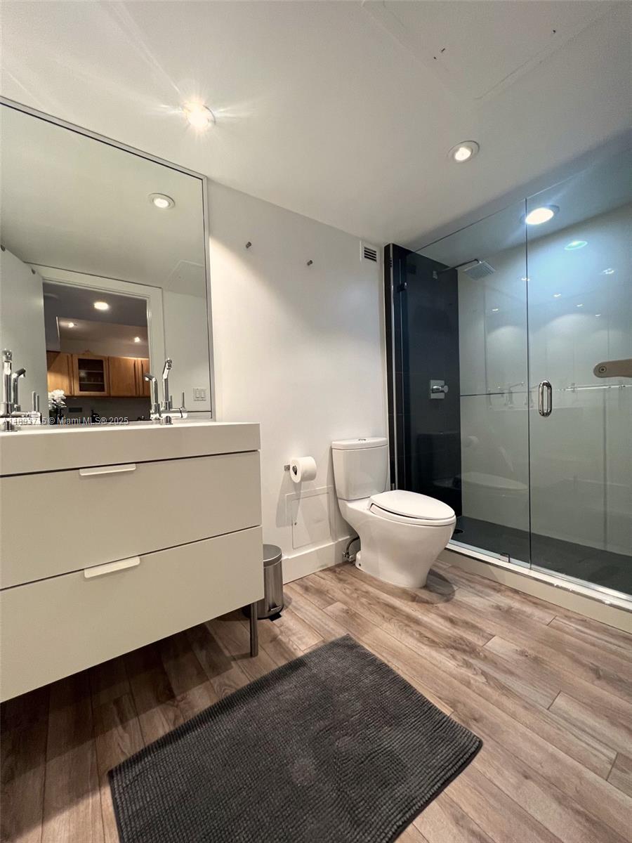 RONEY PALACE CONDO - Residential Lease