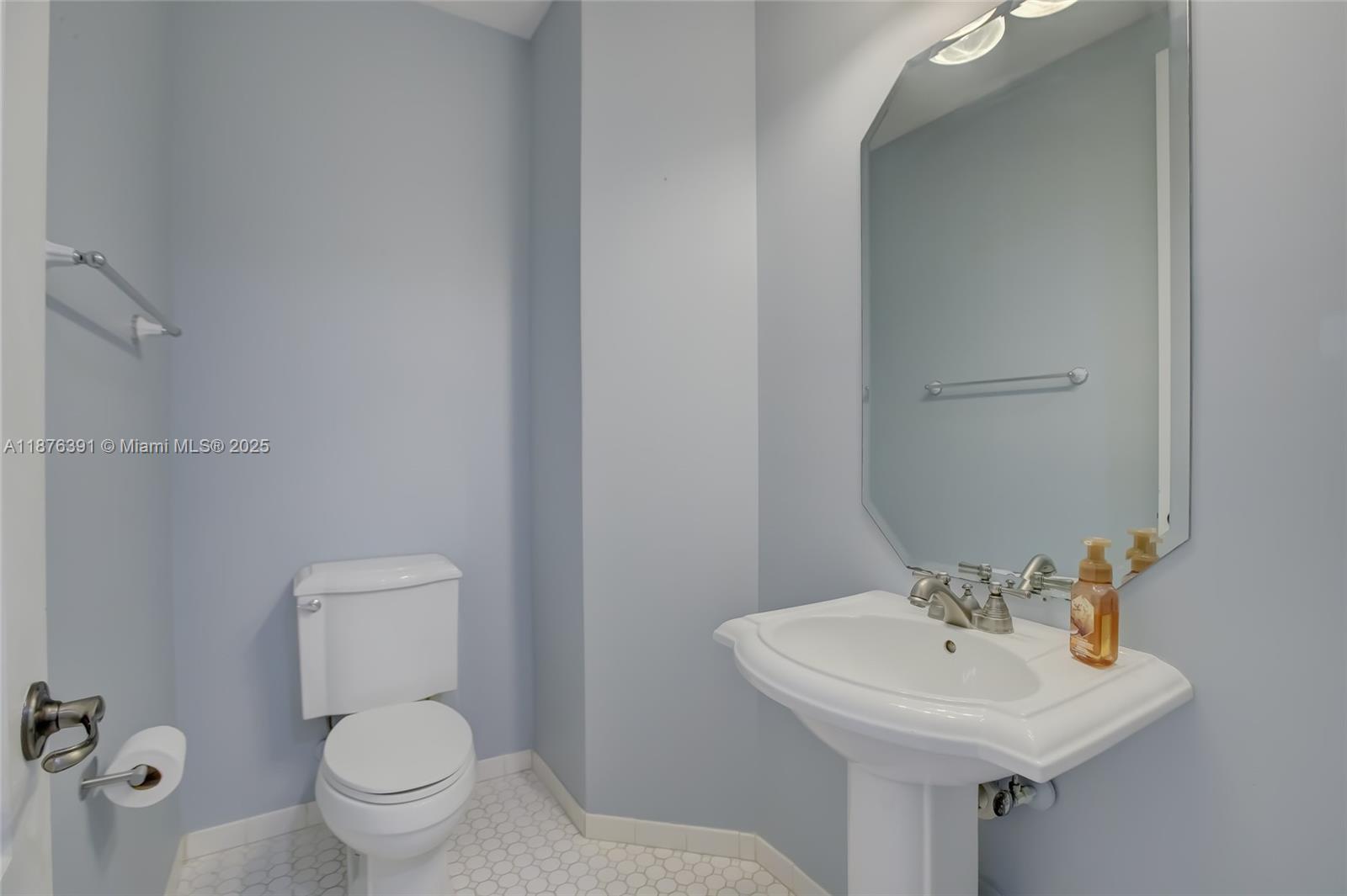 VILLAGE AT SAILBOAT BEND - Residential Lease