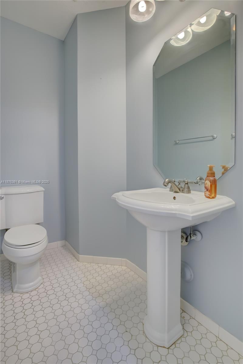 VILLAGE AT SAILBOAT BEND - Residential Lease