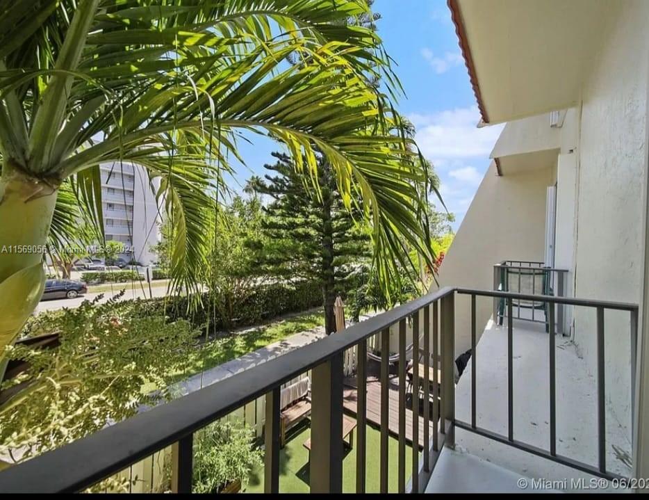 NORTHGATE TOWNHOUSE CONDO - Residential Lease