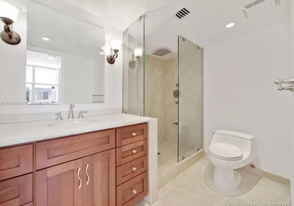 NORTHGATE TOWNHOUSE CONDO - Residential Lease