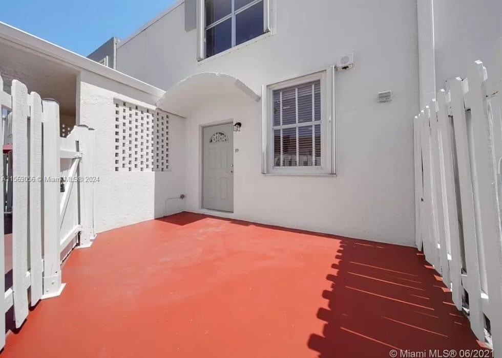 NORTHGATE TOWNHOUSE CONDO - Residential Lease