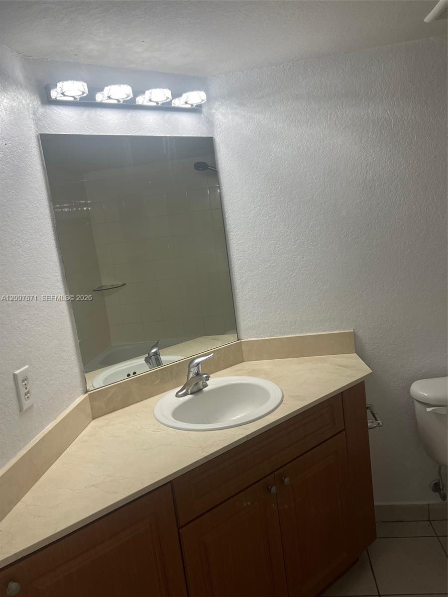 THE OAKS IN NORTH MIAMI C - Residential