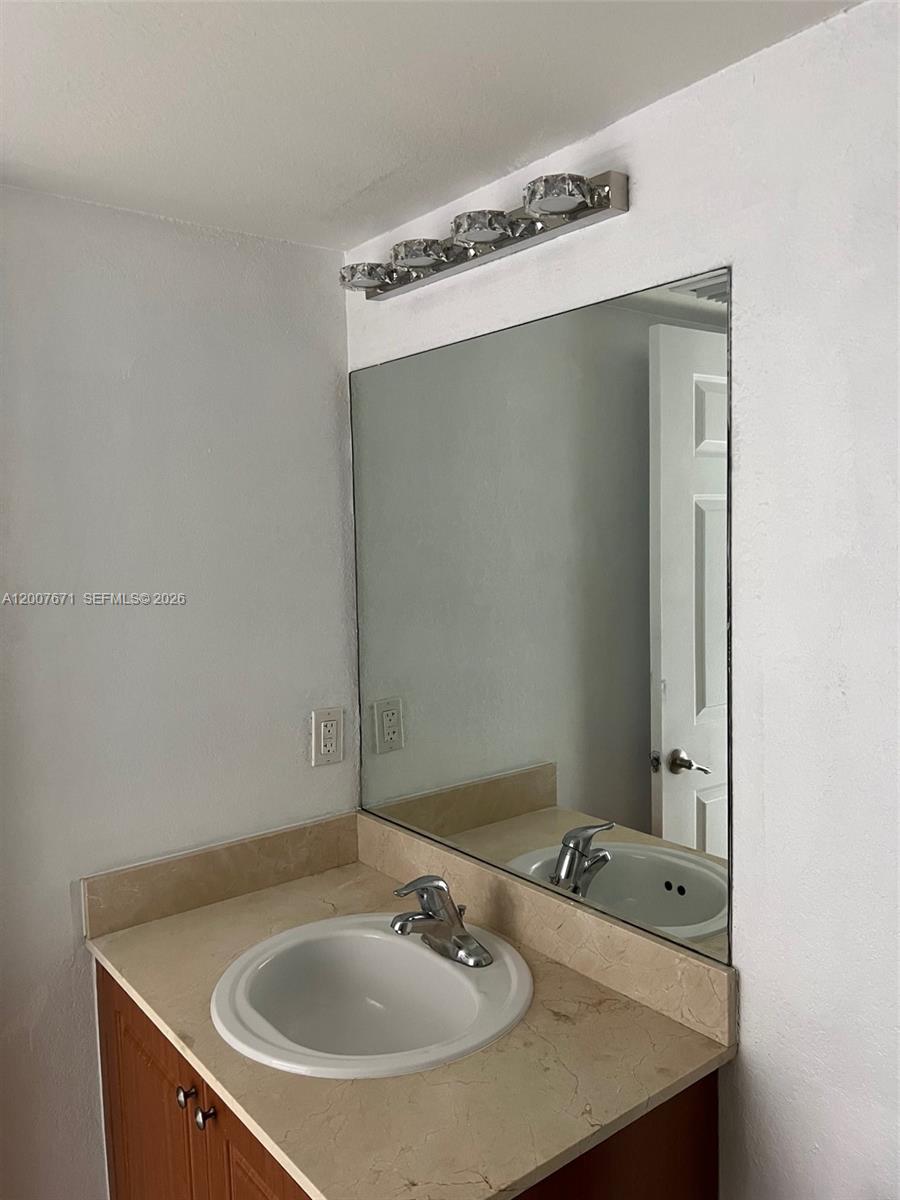 THE OAKS IN NORTH MIAMI C - Residential