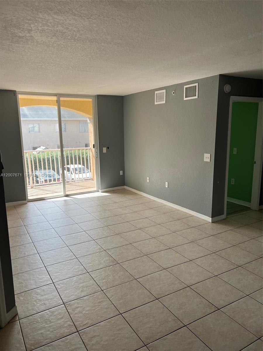 THE OAKS IN NORTH MIAMI C - Residential