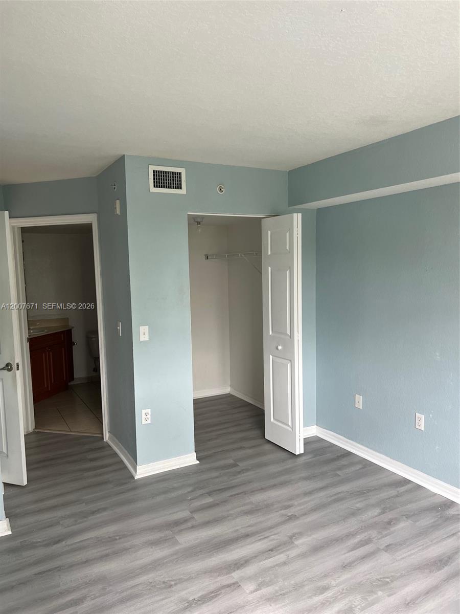 THE OAKS IN NORTH MIAMI C - Residential