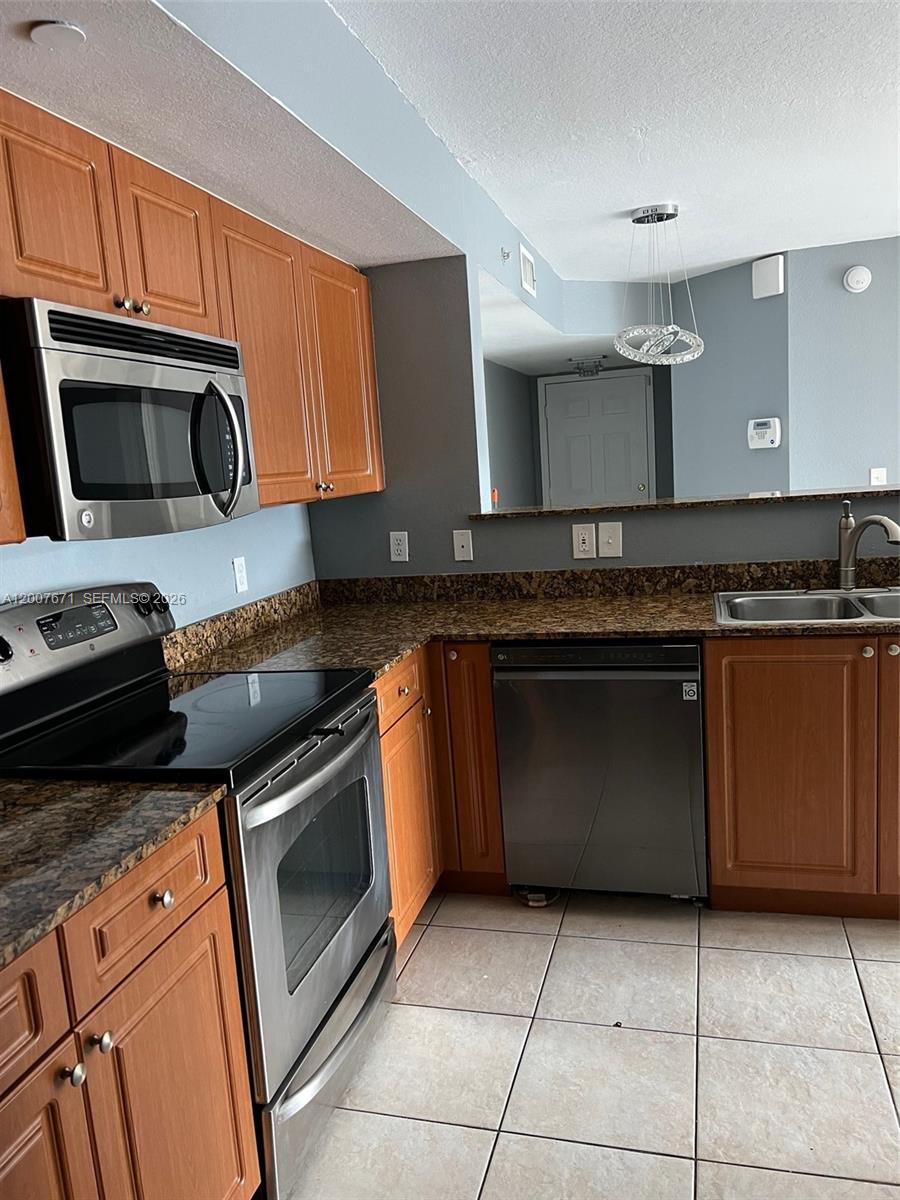 THE OAKS IN NORTH MIAMI C - Residential