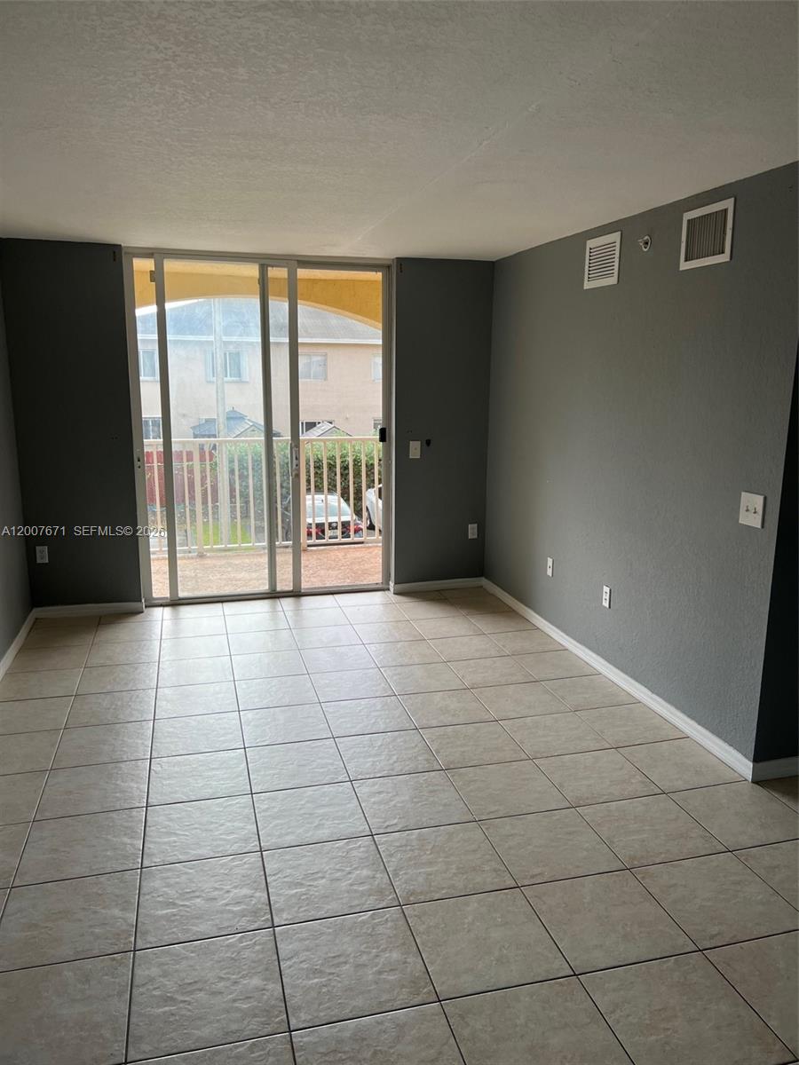 THE OAKS IN NORTH MIAMI C - Residential
